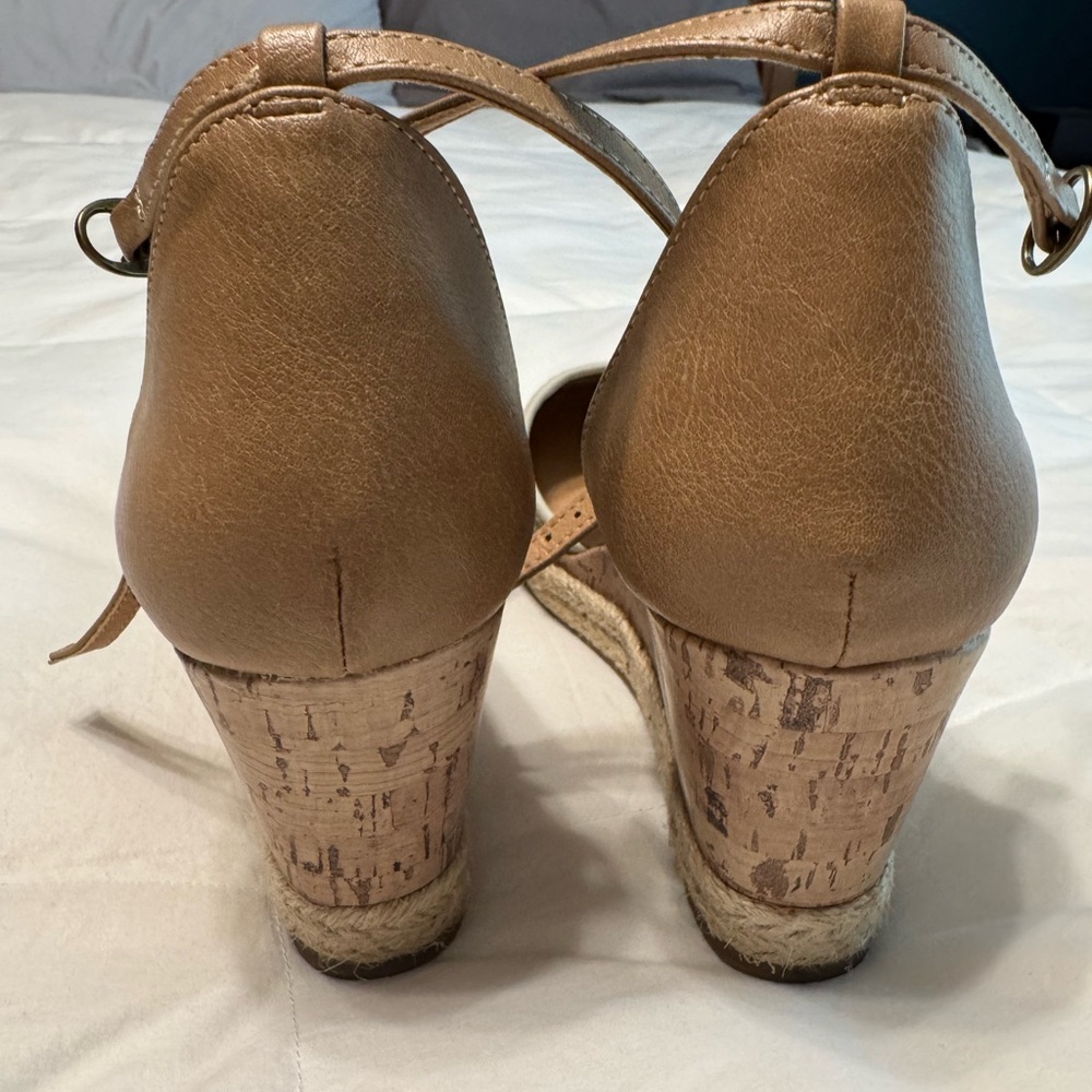 Maurice’s Wedge Sandals - Picture 3 of 5